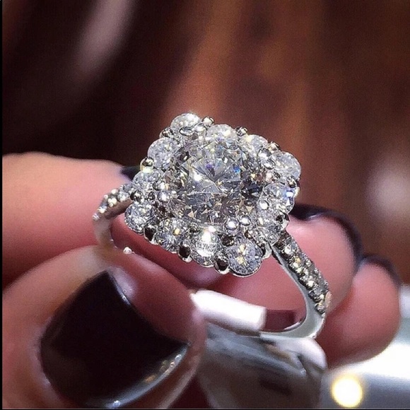 New 925 Silver Round Radiant White Sapphire Ring - Picture 4 of 4